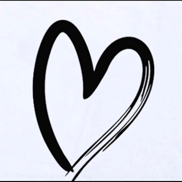 BOUTIQUE | My Heart Is Yours Basic Tee - Picture 3 of 4